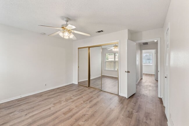 Building Photo - Bright and Inviting 3-Bedroom with Private...