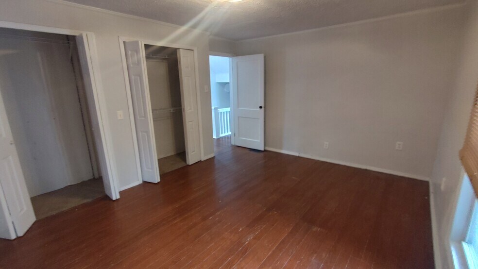 Building Photo - 320 S East St