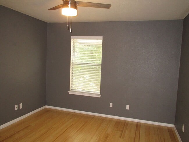 Building Photo - Adorable 1 bedroom apartment