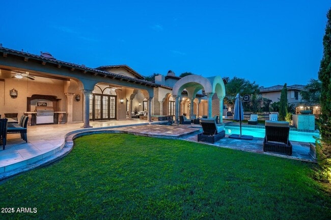 Building Photo - 6050 N Paradise View Dr