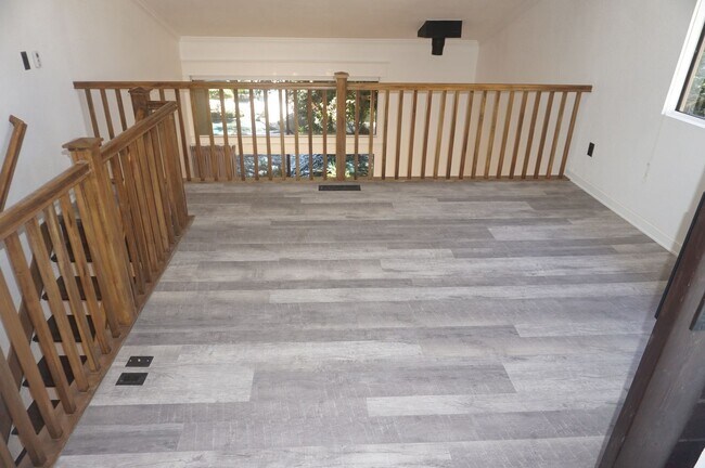 Building Photo - Wonderfully Remodeled 1 Bedroom with Stunn...
