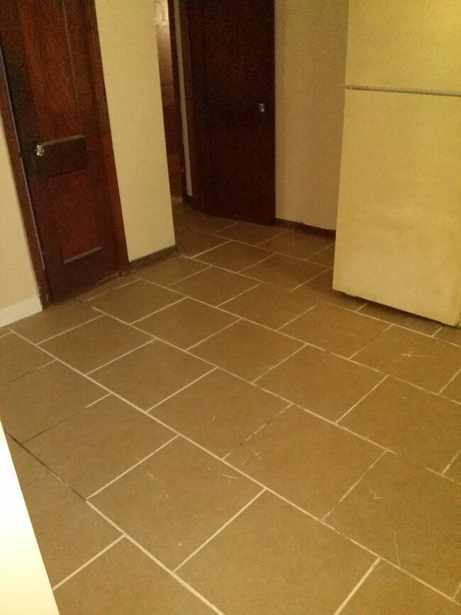 Building Photo - 10658 Iowa Ave