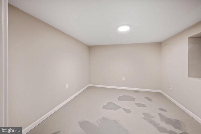 Building Photo - 742 Newton Pl NW
