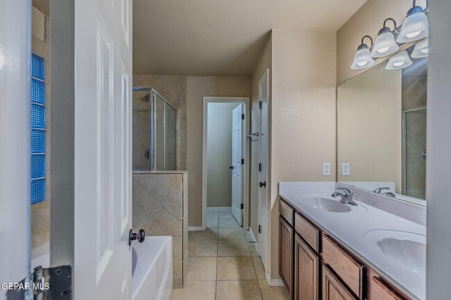 Building Photo - 14212 Otter Point Ct