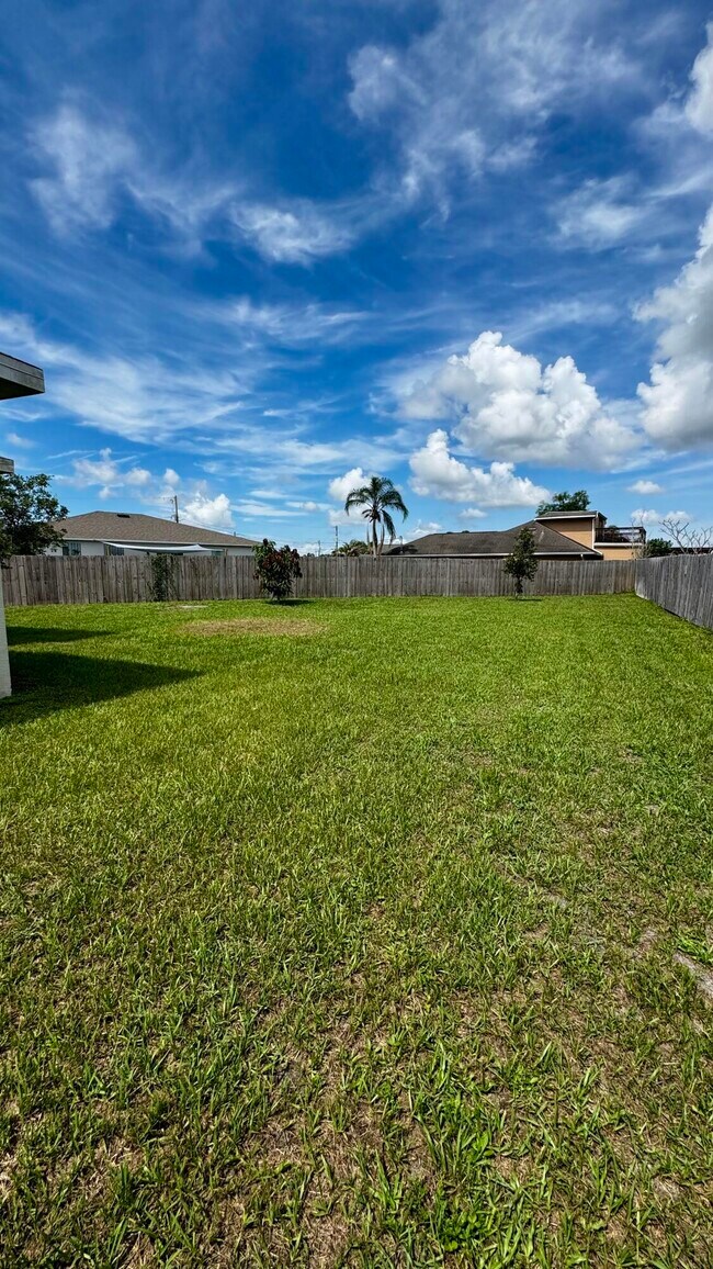 Building Photo - 4011 SW Kidd Ct