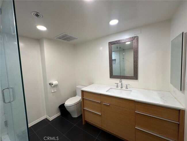 Building Photo - 10660 Wilshire Blvd