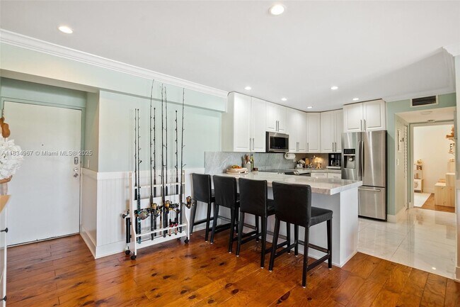 Building Photo - $2,300 3642 NE 171st st #506