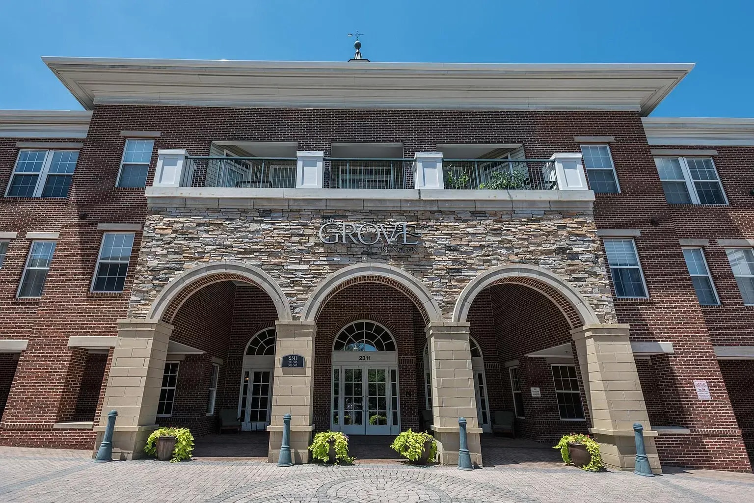 The Grove at Arlington - 2465 Army Navy Dr