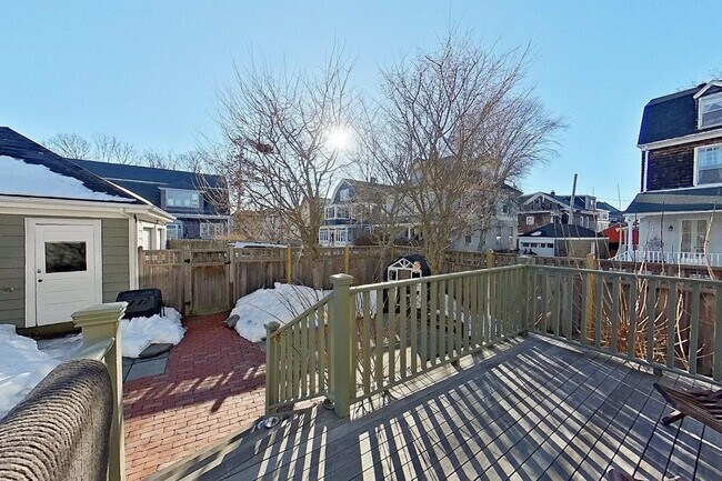 Building Photo - 27 Cranston Ave