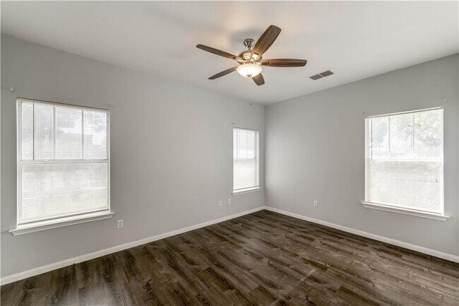 Building Photo - 1105 Clermont Ave