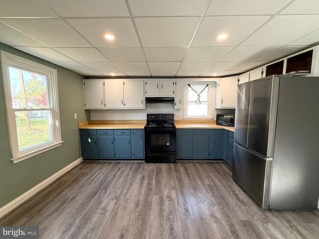 Building Photo - 305 Central Ave