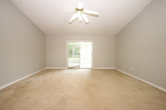 Building Photo - Spacious 3/2 Brick Home with Screened Porc...