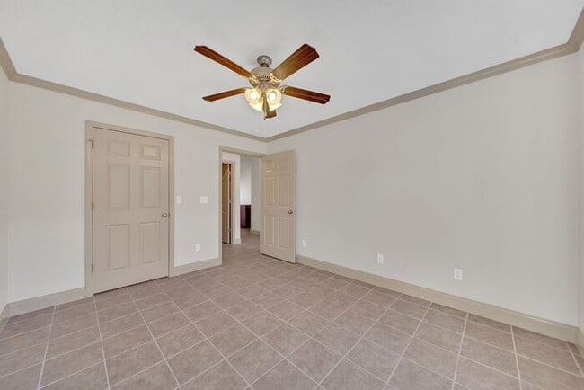 Building Photo - Suncrest Village 2BR/1 Bath One Level with Attached Garage