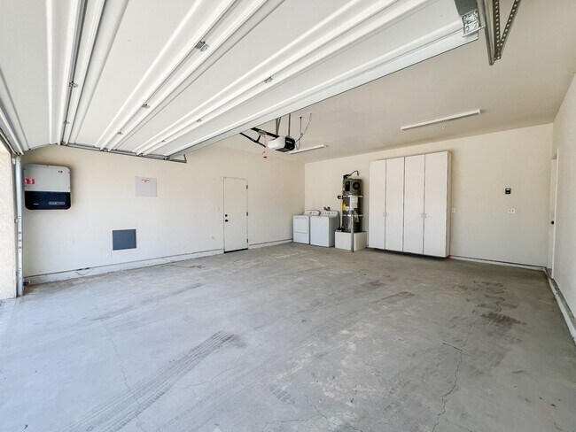 Building Photo - 29 Palms Home with Solar