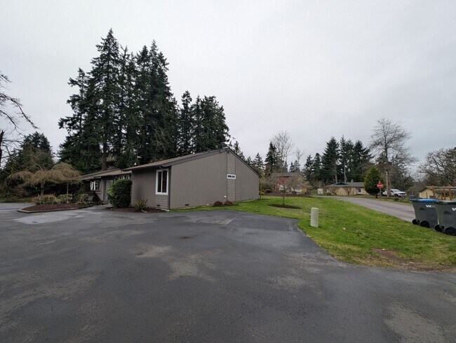 Building Photo - Hidden Gem in Southworth. Minutes from Waterfront & Ferry Terminal. Available NOW!