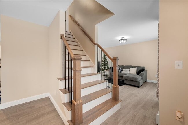 Building Photo - Ashburnham Home