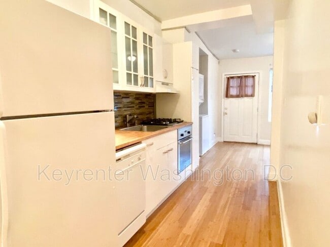 Building Photo - 1204 Holbrook St NE