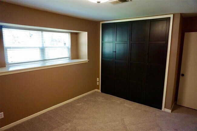 Building Photo - 9538 Meadowglen Ln