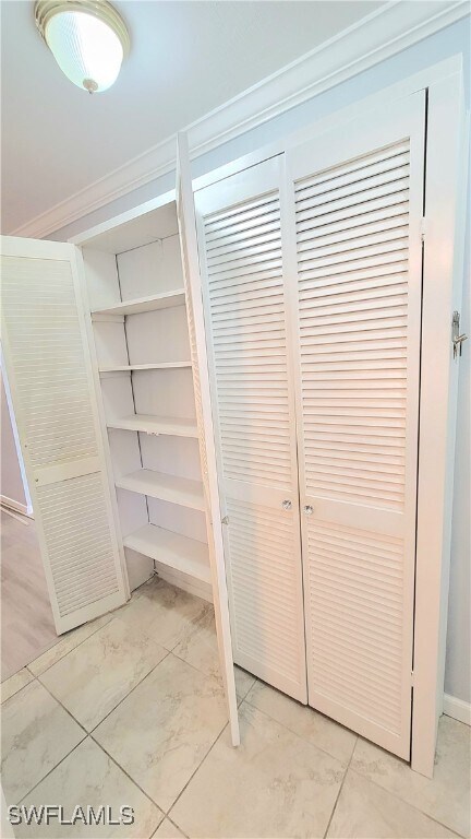 Building Photo - 300 Valley Stream Dr