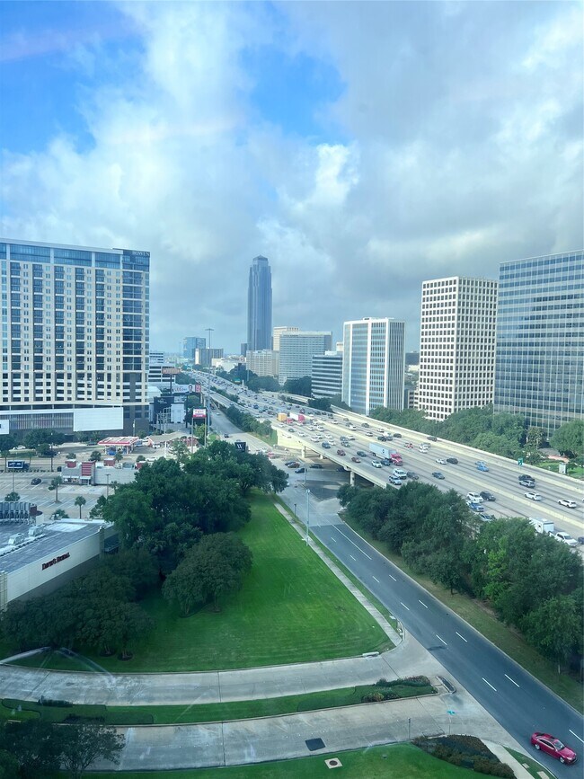 Building Photo - 1901 Post Oak Blvd