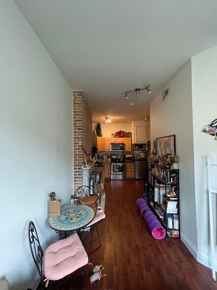 Building Photo - 927 N Calvert St