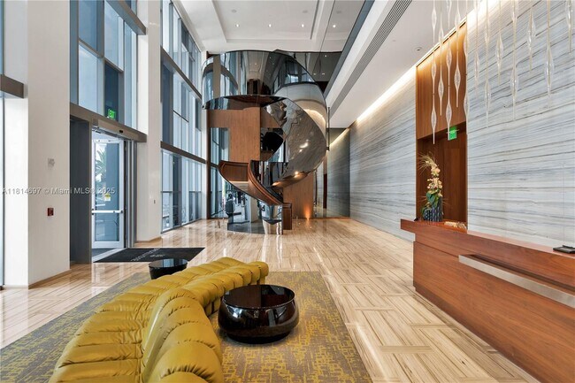 Building Photo - 1300 Brickell Bay Dr