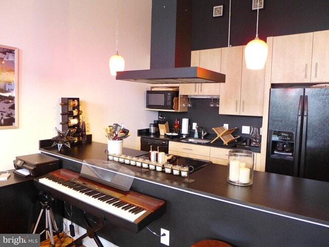 Building Photo - 200 Lincoln Ave