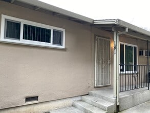 Building Photo - 44-1810