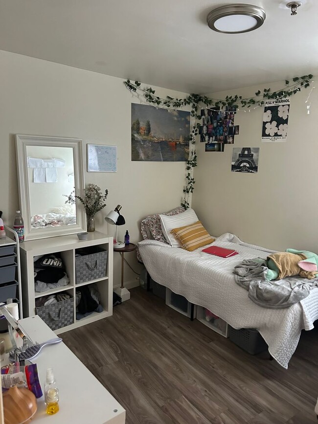 Building Photo - Now Leasing for June 2025 – Ideal 1-Bedroo...