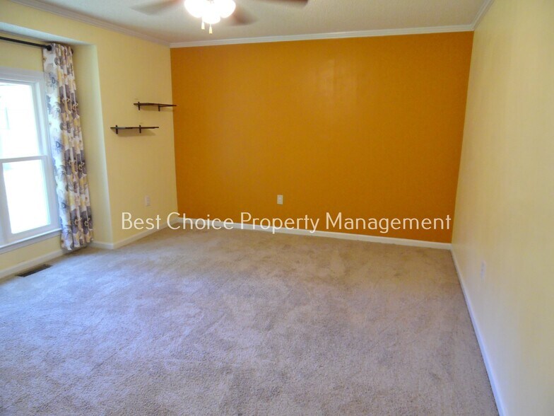 Building Photo - 5 Fallsburg court