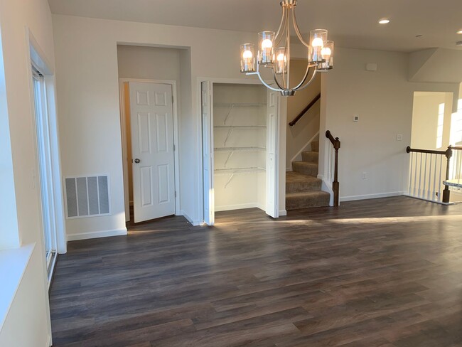 Building Photo - 1855 Shady Ln