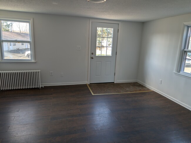 Building Photo - 207 Main St