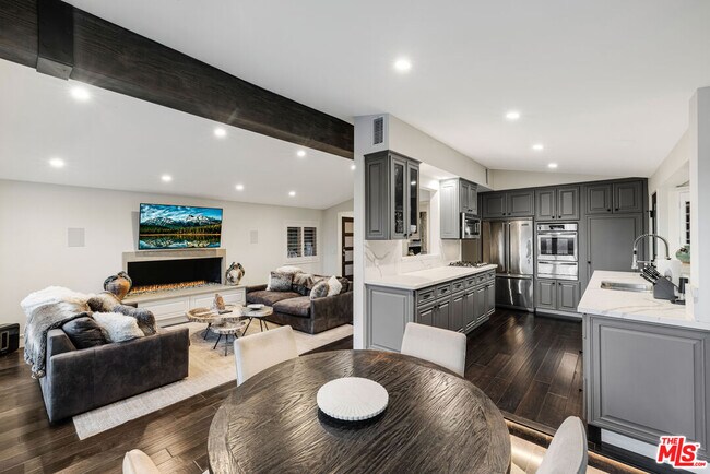 Building Photo - 16725 Oak View Dr