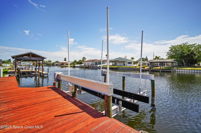 Building Photo - 1140 Montego Bay Dr N