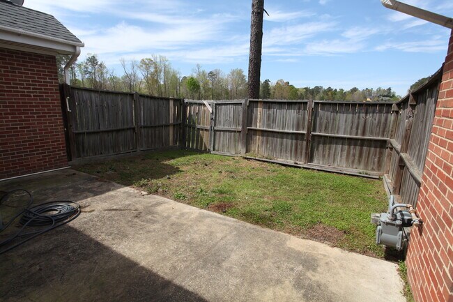 Building Photo - Townhouse Available For Rent December 2025!