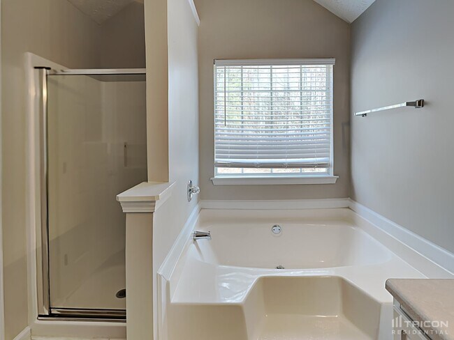 Building Photo - 4411 Gladewood Run