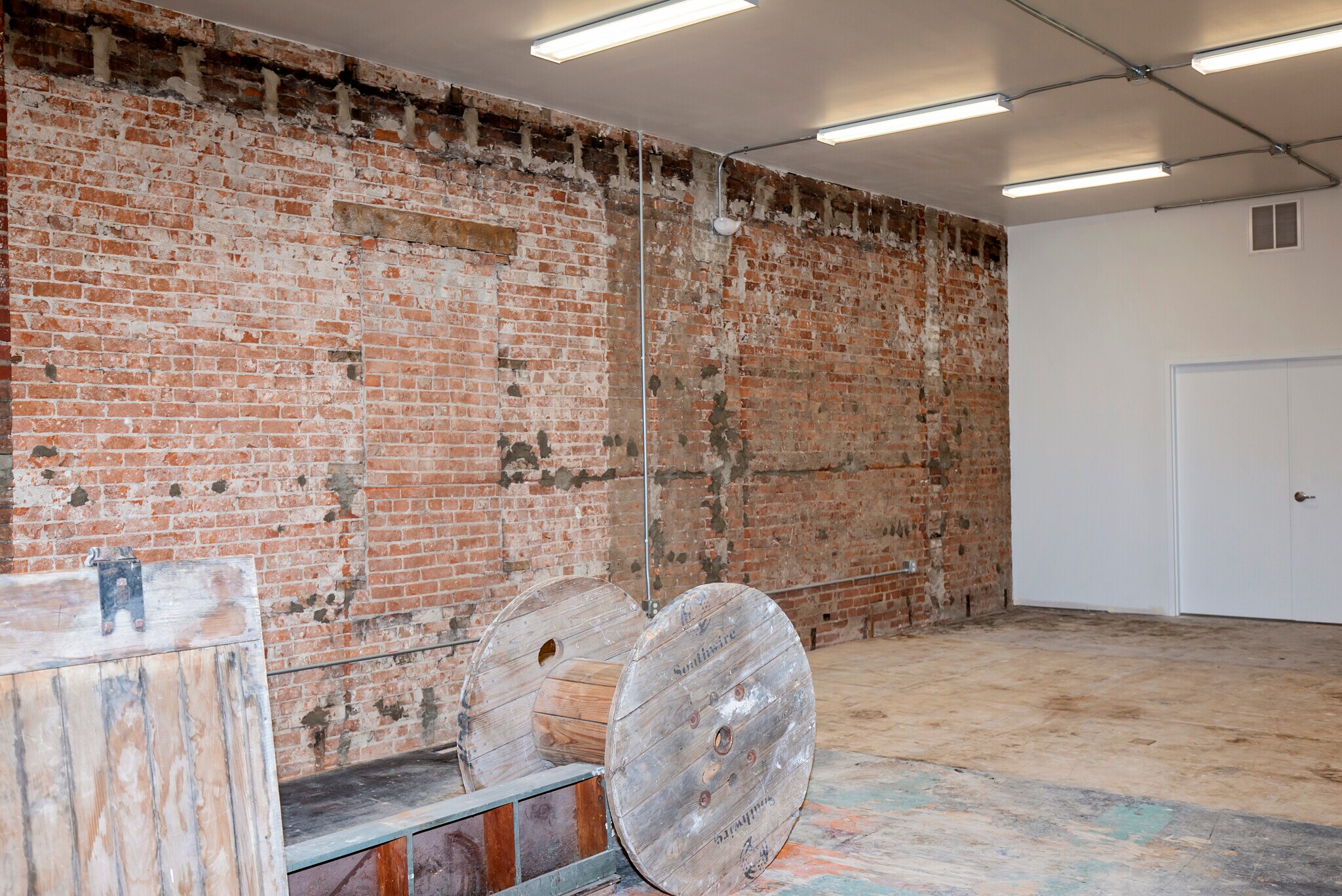 Building Photo - 1044 Central Ave