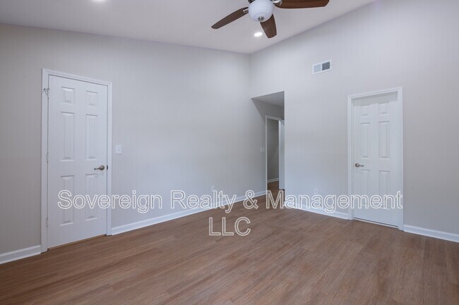 Building Photo - 3994 Elm St