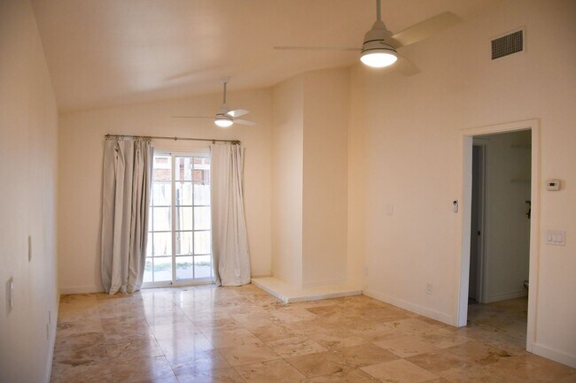 Building Photo - Parker (316)
