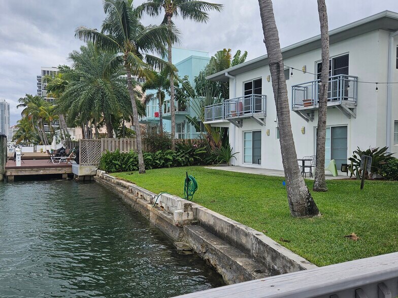 Building Photo - 6905 Bay Dr