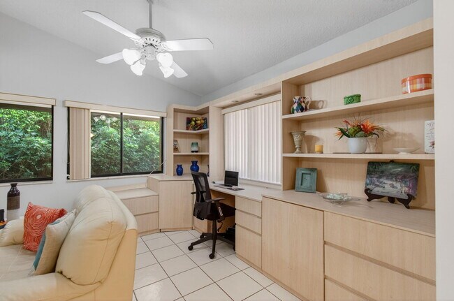 Building Photo - 2925 Riviera Dr