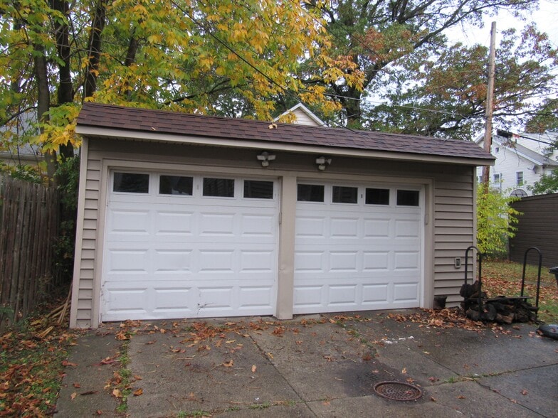 Building Photo - 2264 Northland Ave