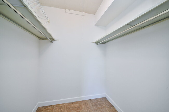 Building Photo - 5125 Blodgett Ave
