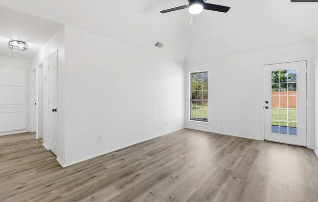 Building Photo - 220 Brook Cir