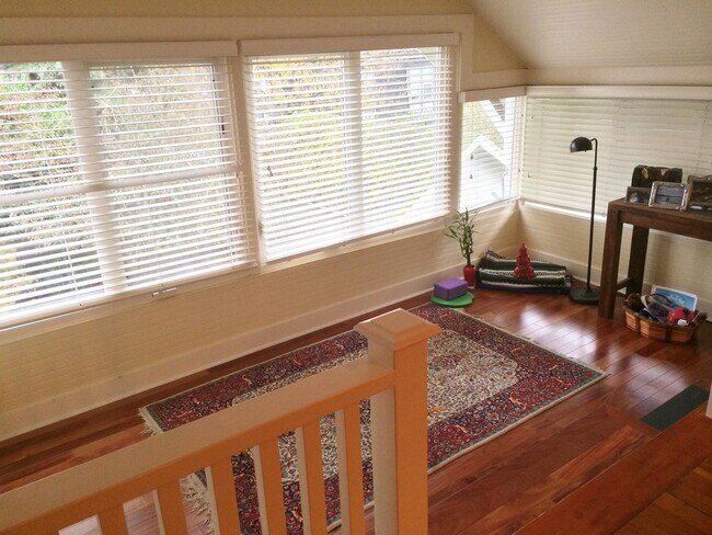 Building Photo - 4bd/2.5ba Seattle House