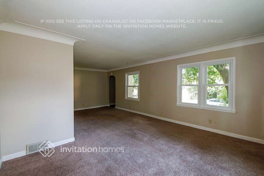Building Photo - 3940 3rd St NE