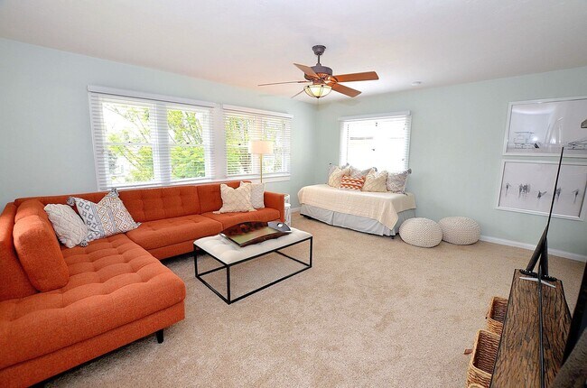 Building Photo - Exquisite Vacation unit in the Heart of Co...