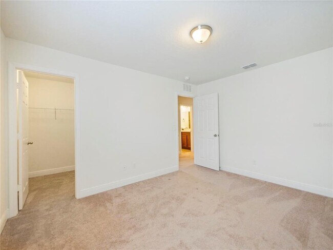 Building Photo - 4940 Palmetto Park Dr