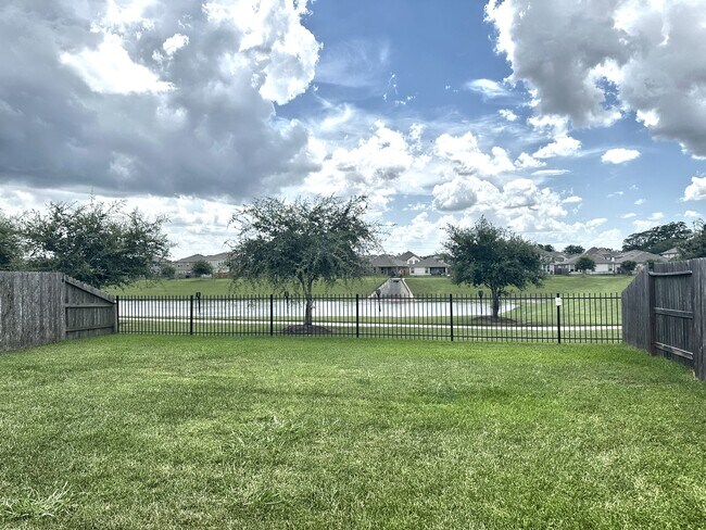 Building Photo - 5027 Hickory Deer Ln