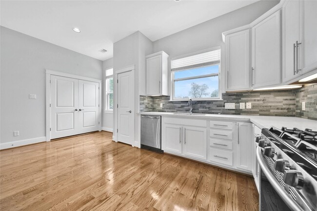 Building Photo - 626 E 28th St